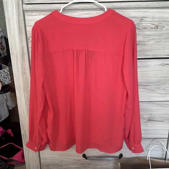 LOFT vibrant long sleeve blouse with button down neckline, brand new with tags - Picture 4 of 12